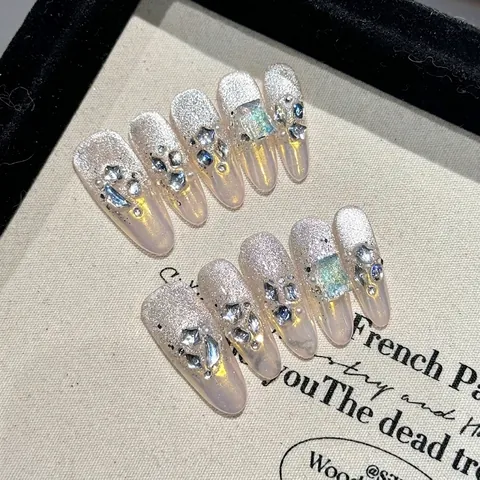 Handgefertigte Aufpressnägel Lange Mandel Luxus Aurora Puder Funkelnde Strasssteine Glitzer Künstliche Perlen Dekorative Maniküre Für Frauen