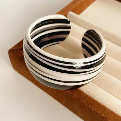 Offener Armreif Breit Schwarz Weiß Gestreift Acetat Harz Minimalistisch Geometrisch Mode Schmuck Für Frauen Täglich