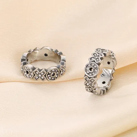 Vintage Distressed Stainless Steel Ring With XO Letter Pattern And Rhinestone Inlay Retro Punk Style For Women