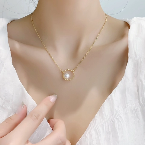 Kunstparel Hanger Ketting Gehamerd Metaal Ring Vergulde Legering Fijne Ketting Elegante Minimalistische Sieraden Voor Dames