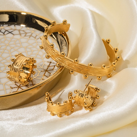 Orecchini A Cerchio A Forma Di C In Acciaio Inossidabile Placcato Oro 18K Texture Pieghettata Stile Vintage Per Donne