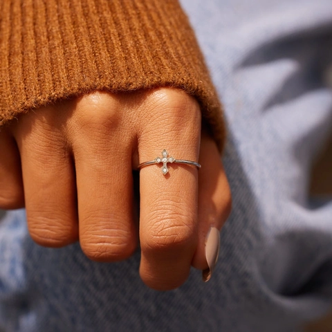 Anillo de Cruz de Plata de Ley 925 para Mujer Incrustado Diamante de Imitación Minimalista Moda Anillo Religioso Joyería Regalo Simple