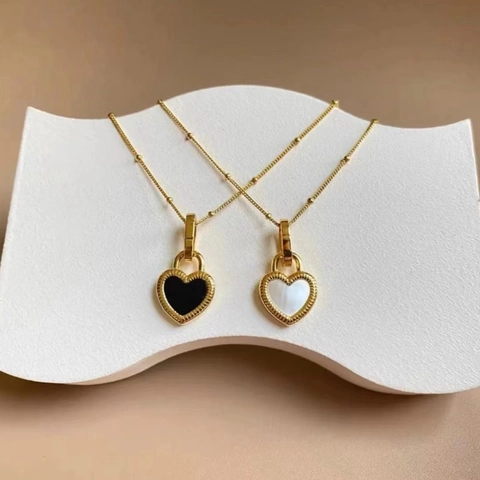 Collana con Pendente a Cuore in Acciaio Inossidabile Retrò per Donna Collane Placcate in Oro Smalto Bianco Nero Doppia Faccia Gioielli Trendy Minimalisti