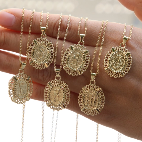 Vintage 18K Gold Plated Brass Initial Necklace For Women Oval Hollow Lace Border Alphabet Pendant Coin Necklace Jewelry