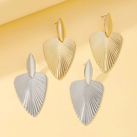 Pendientes Y Collar De Hojas Metálicas Con Superficie Texturizada Para Mujer Estilo Exagerado