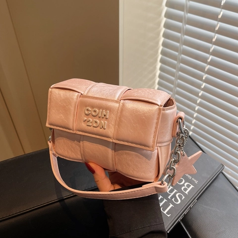 Gewebte Umhängetasche Aus PU Leder Gesteppte Kleine Quadratische Schultertasche Mit Sternanhänger Metallkette Für Damen