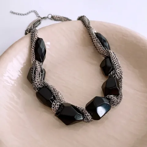 Collier Multi Rangs Avec Pendentifs Géométriques En Acrylique Noir Et Chaîne En Fer Argenté Style Industriel Vintage Pour Femme