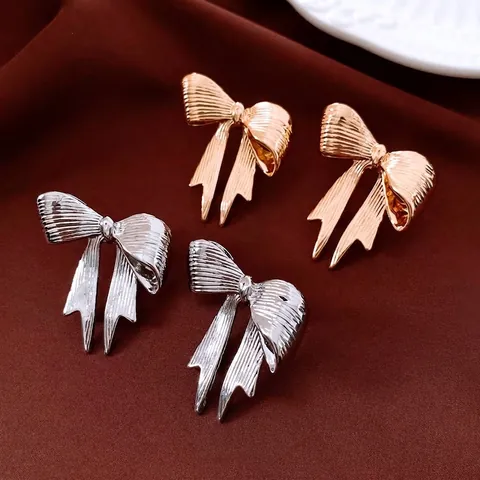 Orecchini A Lobo Fiocco Vintage Texture Zigrinata Lega Con Silver Earring Post Per Donna Accessorio Moda Metallico