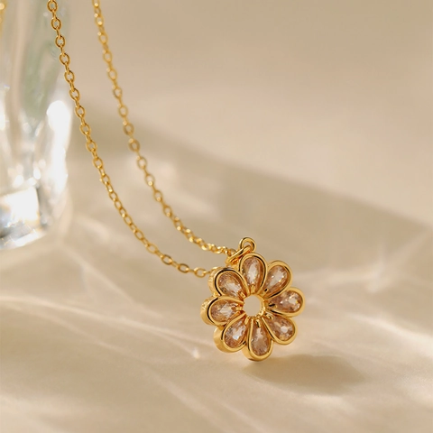 Elegant Gold Plated Copper Floral Heart Infinity Butterfly Pendant Necklace With Zirconia Fashion Clavicle Chain Jewelry For Women