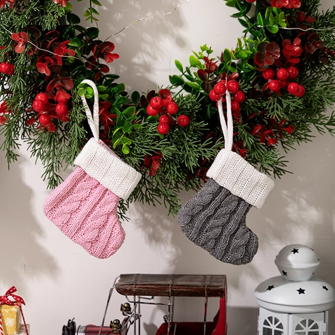 Mini Kerstsokken Gebreid Kabelpatroon Feestelijke Hangende Decoraties Bestekhouder Cadeauzakje Kleurrijk Noorse Stijl