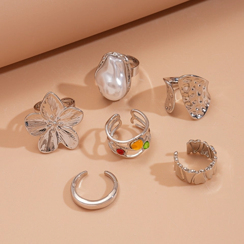 Blumen Künstliche Perle Gehämmert Ringe Zinklegierung Offen Verstellbar Minimalistisch Nische Mode Schmuck Für Frauen Accessoire