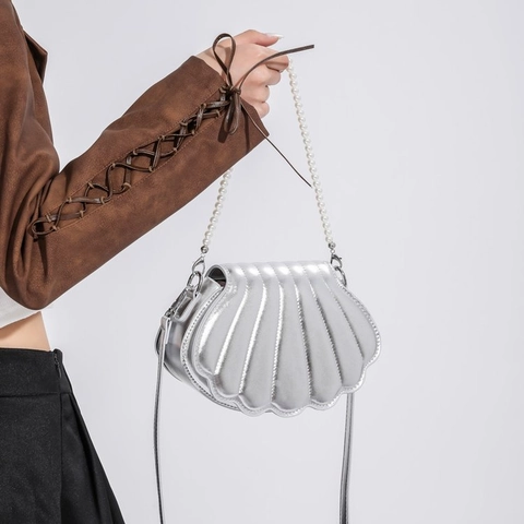 Borsa A Tracolla A Forma Di Conchiglia Pelle PU Texture Metallica Catena Di Künstliche Perle Borsa A Spalla Moda Nicchia Donne