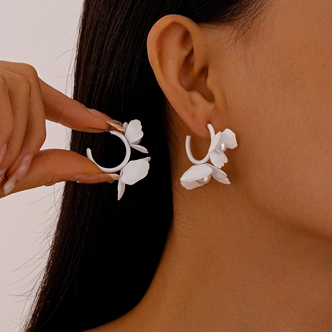 Blumenstecker Ohrringe Mit Künstliche Perlenimitat Und 925er Sterling Silber Stecker Matte Weiße 3D Floraler Schmuck Für Damen