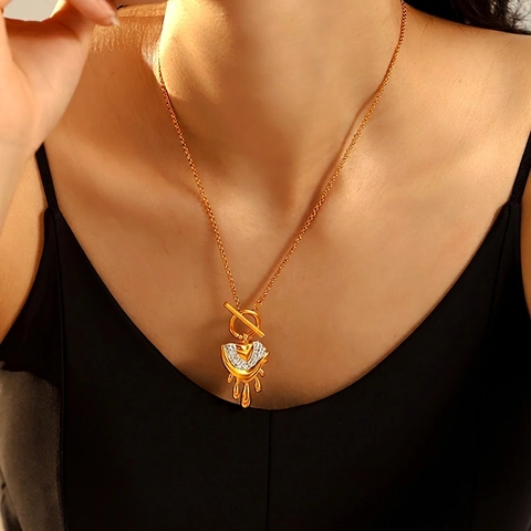 Collar de Moda de Acero Inoxidable con Colgante de Corazón de Diamantes para Mujer Joyería de Lujo con Cierre OT