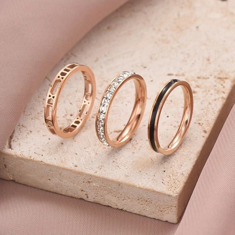 Anello con Numeri Romani e Strass Traforato per Donna Anello in Acciaio al Titanio Pavé Elegante Gioielli di Moda