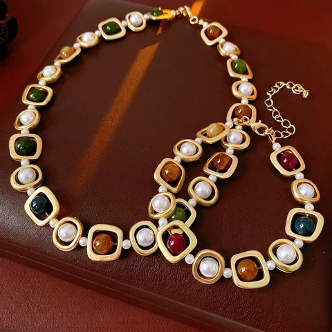 Set Gioielli Da Donna Stile Palazzo Vintage Lega Geometrica Pietre Colorate Imitazione Perla Artificial Collana E Bracciale