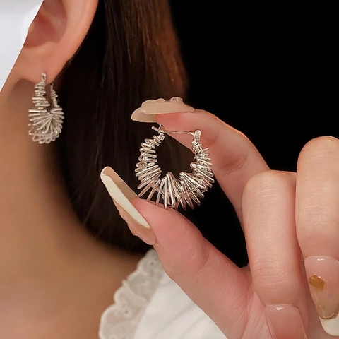 Pendientes De Aro Con Hebilla De Círculo Plegado Hueco Triangular De Cobre Con Poste De Acero Geométrico Moderno Mujeres