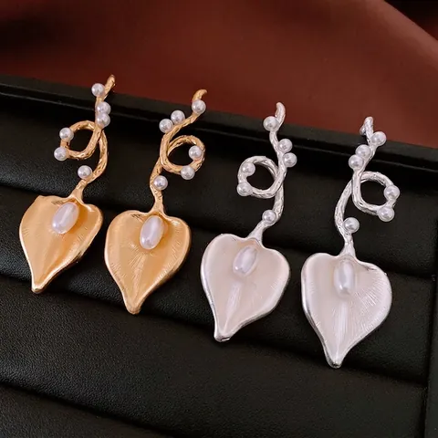 Pleated Heart Dangle Earrings With Silver Earring Post Alloy Imitation Artificial Pearl Vintage Calla Lily Leaf Shape For Women