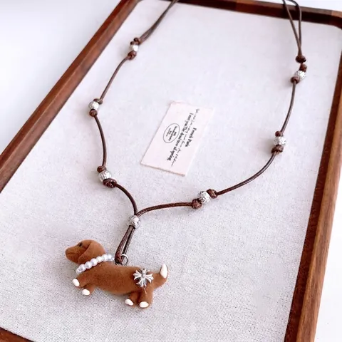Collar Largo Con Colgante De Perro Salchicha Vintage Flocado Perla Artificial De Imitación Aleación Cordón Marrón Para Mujer