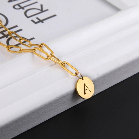 Minimalist Gold Plated Stainless Steel Paperclip Chain Necklace With Round Alphabet Initial Disc Pendant Elegant Accessory Jewelry