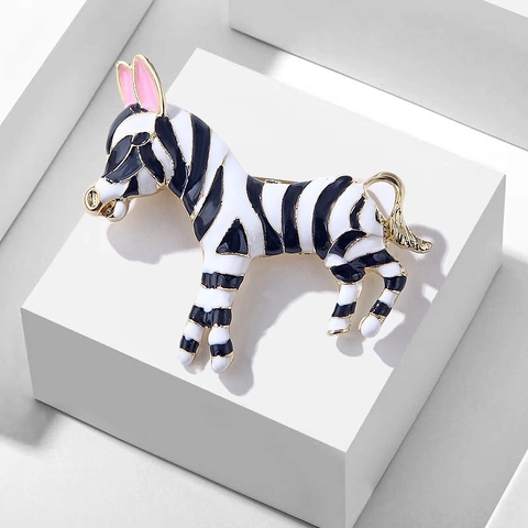 Vintage Antique Zebra Enamel Brooch Alloy Animal Lapel Pin Gold Plated Fashion Jewelry For Women Corsage Accessory