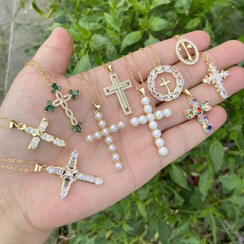 Collana Con Ciondolo A Croce Rame Placcato Oro 18K Zircone Perla Artificial Pietra Preziosa Colorata Gioielli Religiosi Donna