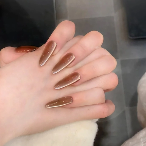 Cat Eye Press On Nägel Lange Mandelform Teebraun Magnetische Künstliche Nägel ABS Kunststoff Maniküre Für Frauen Elegant