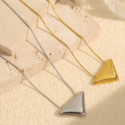 Collana con Pendente a Triangolo in Acciaio Inossidabile Minimalista Oro Argento Catena a Serpente Geometrica Gioielli Donna