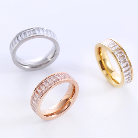 Anello Eternity Minimalista in Acciaio Inossidabile con Zirconia Baguette per Donna Gioielli da Dito Placcati Oro Rosa Argento