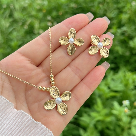 Vintage Gold Plated Copper Four Petal Flower Necklace Earrings Jewelry Necklace And Earrings For Women With Artificial Pearl