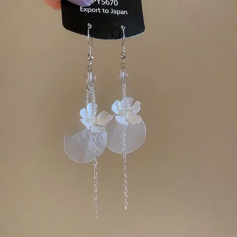 Pendientes Largos Con Borlas Y Flor Blanca Disco Redondo De Concha Y Poste De Plata Joyería Elegante Para Mujer