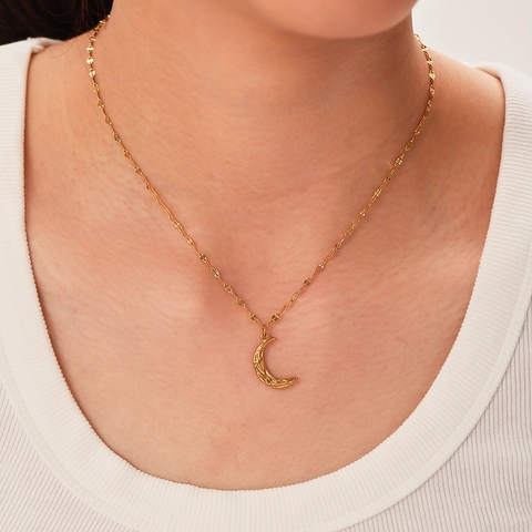 Halbmond Anhänger Halskette 18K Vergoldeter Edelstahl Unregelmäßige Lavatextur Gehämmertes Wellen Mode Schmuck Für Damen