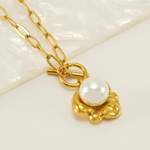 Collana Con Pendente Di Perla Artificial Vintage Acciaio Inossidabile Placcato Oro 18K Fiore Irregolare Catena Con Chiusura Toggle