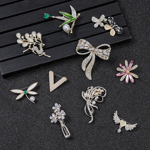 Elegant Brooch Pin For Women Alloy Rhinestone Artificial Pearl Enamel Deer Flower Bamboo Leaf Fashion Jewelry Sparkling Accessory