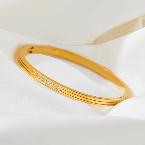 Minimalist Stainless Steel Bangle Bracelet For Women Cubic Zirconia Inlaid Striped Design Vacuum Plated Jewelry