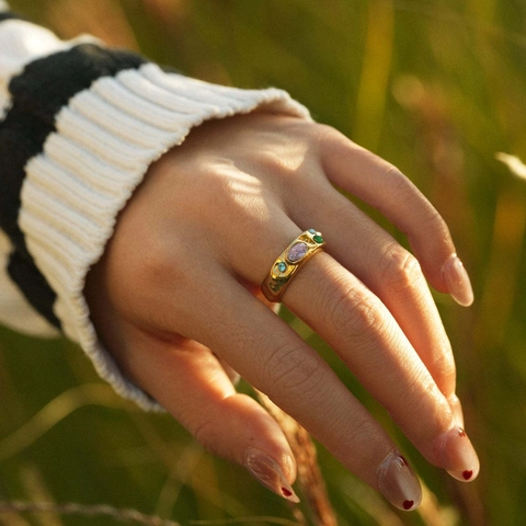 Retro Gehamerd Roestvrijstalen Chunky Ring Met Gekleurde Zirkoon Stenen Onregelmatige Textuur Waterdicht Hypoallergeen Sieraden Dames