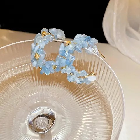 C-Förmige Creolen Mit Aquamarin-Bruchsteinen Und Goldlegierung Perlen Silberner Ohrstecker Französischer Stil Damen