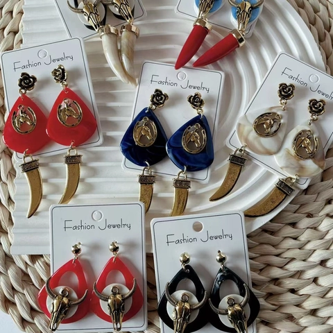 Vintage Legering Stierenkop Slagtand Oorbellen Boheemse Dier Paardenkop Hangende Oorbellen Voor Vrouwen Exotische Etnische Sieraden