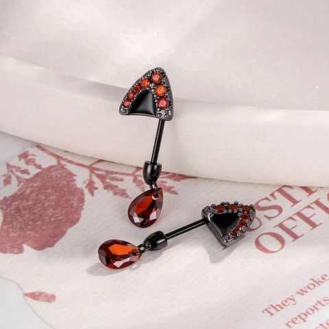 Kattenoor Kraakbeen Stud Titanium Staal Schroef Oorbel Met Rode Zirkoon Druppel Hanger Gothic Punk Sieraden