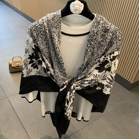 Vierkante Sjaal voor Dames Franse Stijl Botanisch Bloemen Bedrukt Grote Polyester Omslagdoek Modieus Lichtgewicht Dunne Sjaal voor Reizen Dagelijks Gebruik
