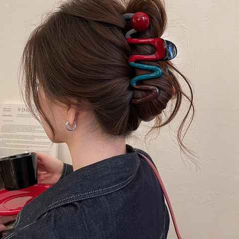 Large Wavy Hair Claw Clip Resin Colorful Color Block Shark Clip Strong Hold Hair Accessory For Women Non-Slip Glossy