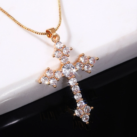 Kreuz Anhänger Halskette Glänzende Zirkonia Kupfer Elegante Mode Schmuck Für Frauen