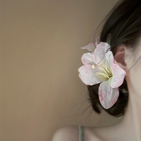 Lily Flower Hair Claw Clip Fabric Gradient Petals Acrylic Shark Clip Elegant Accessory For Women Resort Style