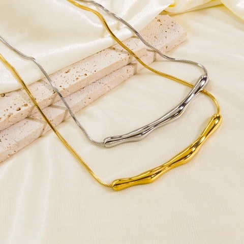 Collar Con Colgante De Barra Curvada Irregular Minimalista De Acero Inoxidable Estilo Metal Líquido Para Mujer