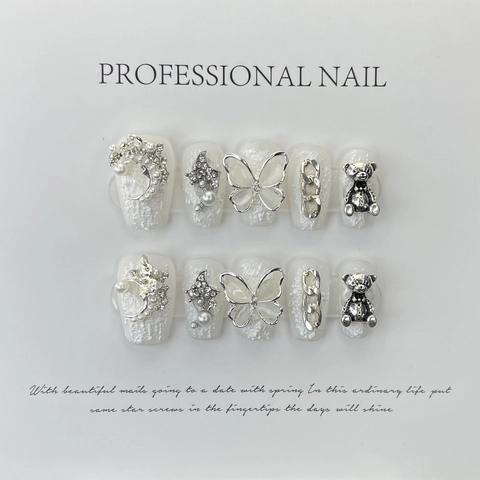 Handmade Baroque Vintage Press On Nails Butterfly Bear Silver 3D Charms Coffin Shape Fake Nails With Rhinestone Pearl For Women