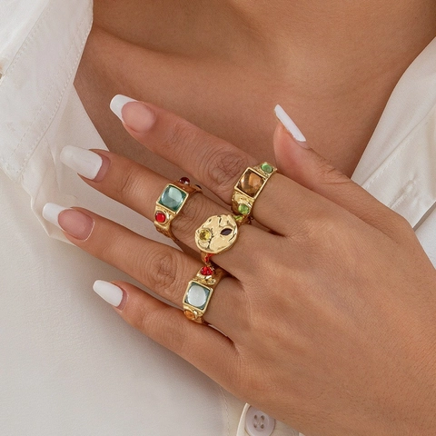 Retro Vloeibaar Metaal Verguld Legering Geometrisch Ingelegde Gekleurde Strass Ring Set Voor Trendy Vrouwen Feest Sieraden Cadeau