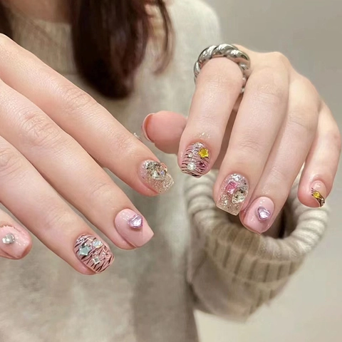Pink Tiger Muster Press On Nails 3D Herz Stern Straßsteine Kurze Eckige Künstliche Fingernägel Für Damen