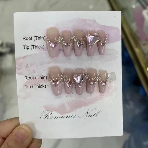 Handgemaakte Press On Nails Strass Hart Nude Roze Gradiënt Frans Lang Doodskist Kunstnagels Herbruikbaar