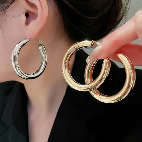 Minimalistische Große Runde Kreolen Eisen Metall Glatt Matt Mit Silver Earring Post Für Frauen Moderner Modeschmuck