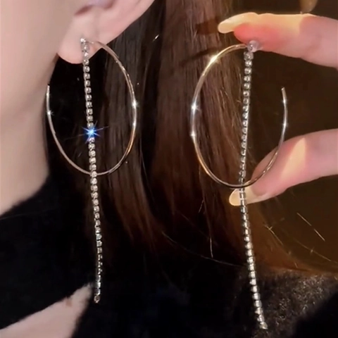 Orecchini A Cerchio Geometrici Con Nappa Lunga Di Strass E Perno In Argento Per Donna Gioielli Eleganti E Lucidi